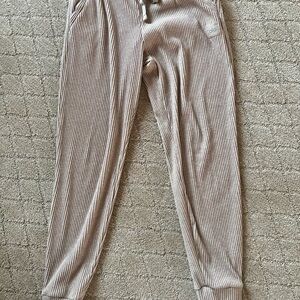 ALO Yoga Ribbed Track Joggers in Beige